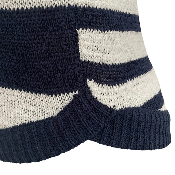Chico’s 1/2 sleeve knitted top navy blue white striped scoop hem round neck Sz 0 - Picture 4 of 8